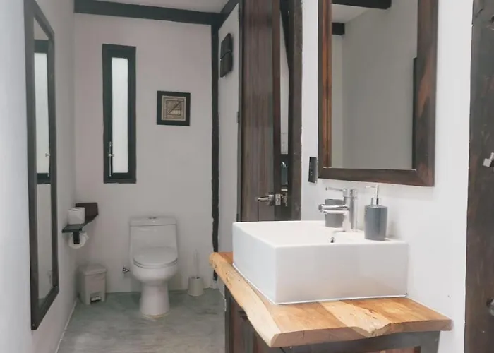 Nahouse Jungle Lodge *